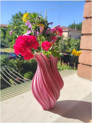 Özgürce Şık ve Modern Tasarımlı Dekoratif Vazolar, Evinizin Tarzını Tamamlar