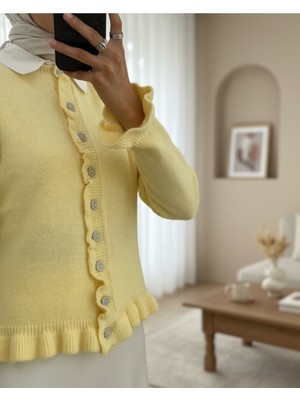 Modamorfo Düğmeli Önü ve Eteği Fırfırlı Hırka -Açık Sarı