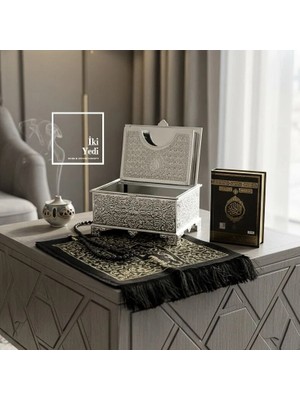 İki Yedi Konsept Mahfuz Gümüş Kur’an Seti, Sandıklı Kur’an, Seccade ve Tesbih, Islami Hediye Seti, Ev Dekoru Manevi