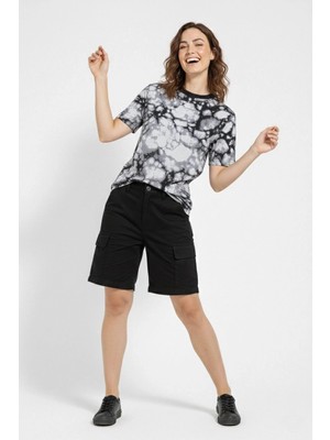 Glam Love Kadın Siyah Gri Taş Desenli Tişört – Regular Kalıp, Bisiklet Yaka, Dijital Baskılı Modern Tasarım T-Shirt - Siyah