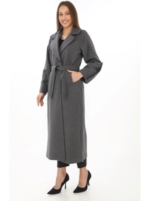 Glam Love Uzun Kaşe Kaban – Yünlü Dokuma Kaşmir Kumaş, Kruvaze Yaka, Kuşaklı Astarlı Tesettür Uyumlu Şık Kışlık Siyah Model - Füme