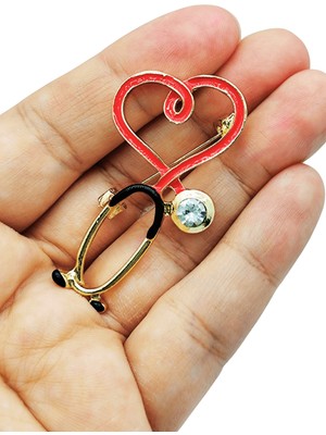 BB Bi Butik Shop Heartcare Kalp Steteskop Broş – Sağlığın ve Sevginin Simgesi