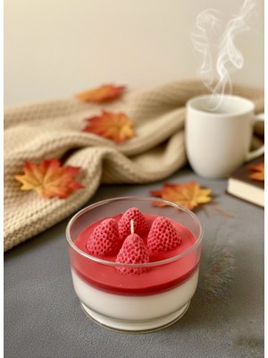 Piccomino Çilek Figürlü Puding Tasarım Mum - Cam Kasede Aromaterapik Dekoratif Mum
