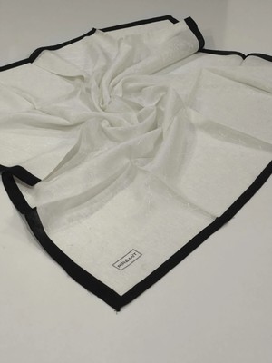 Piramit Monogram Jakarlı Eşarp Çerveveli Beyaz Siyah