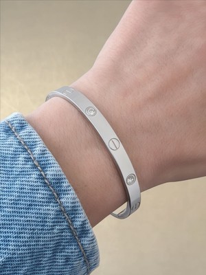 QA Quella Accessories Çelik C   Kalın Zirkon Bebe Boy Gümüş Kelepçe Bileklik Iç Çapı: 5,2 cm / Çevresi: 17 cm