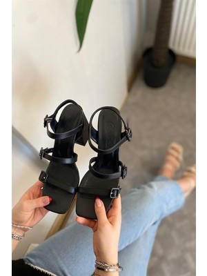 Difolia Kadın Siyah Cilt Üç Tokalı  9 cm Kalın Topuklu Aykkabı