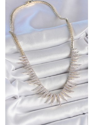 Fantastik Store Pirinç Gold Renk Zirkon Taşlı Sivri Model Vıp Seri Kadın Kolye - Lisinya