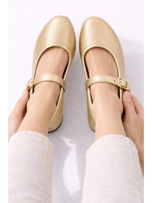 Slipcat Tek Bantlı Gold Tokalı Lastikli Şık Kadın Babet Ayakkabı