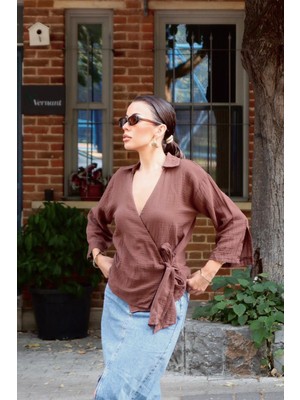 Bacc Kahverengi Kruvaze Yaka Bağlamalı Müslin Bluz BCRU-261302