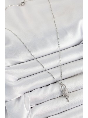 Fantastik Store 316L Çelik Zirkon Taşlı Kilit ve Sallantılı Anahtar Model Gümüş Renk Kadın Kolye - Lisinya