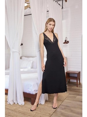 Aria's Closet Arias Closet Dantelli Dekolteli ve Yırtmaçlı Gecelik