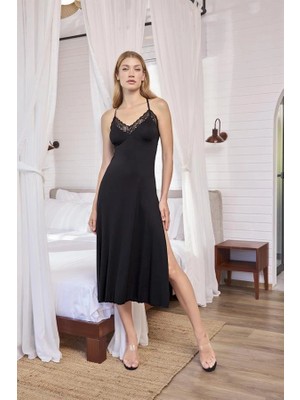 Aria's Closet Arias Closet Dantelli ve Dekolteli Yırtmaçlı Gecelik