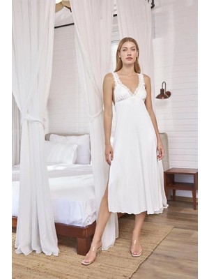 Aria's Closet Arias Closet Dantelli ve Dekolteli Yırtmaçlı Gecelik