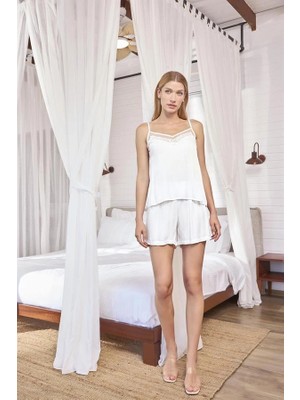 Aria's Closet Arias Closet Dantelli Tüllü ve Dekolteli Saten Şort Takımı