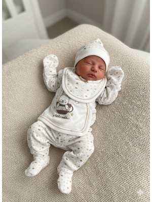 Yenidoğan 5’li Hastane Çıkışı Seti – Tavşan Desenli Uzun Kollu Bebek Seti (Üst, Patikli Alt, Şapka, Eldiven, Mama Önlüğü)