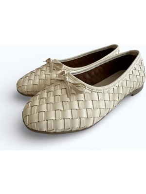 Noliva Kadın Suni Deri Dokulu Örgü Desenli Fiyonklu Babet