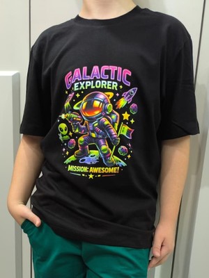 Pidal Giyim Galaksi Kaşifi Temalı Neon Baskılı Pamuklu Yumuşak Dokulu Kısa Kollu Erkek Çocuk Tişört