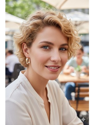 Lia Charm Altın Kaplama Minimalist Kalın Halka Küpe - Şık Tasarım