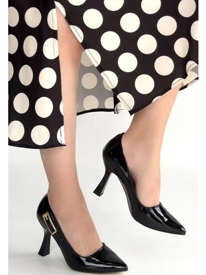 Mesga Butik Cerin Siyah Rugan Topuklu Ayakkabı