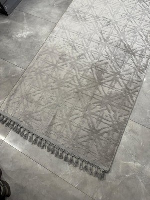 Merinos Halı Merinos Rölyef Halı Truva Gri Kaymaz Taban Yolluk Makinede Yıkanabilir Halı Gri Düğüm Saçaklı