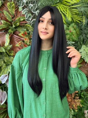 Aura Peruk Gözde Renk Tonu Olan Siyah Perçemli Düz Özel Vip Modelimiz