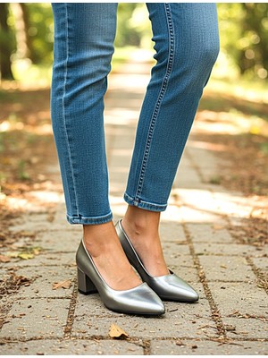 Kafkaslar Mat Gri 5 cm Kalın Topuklu Kadın Stiletto Ayakkabı