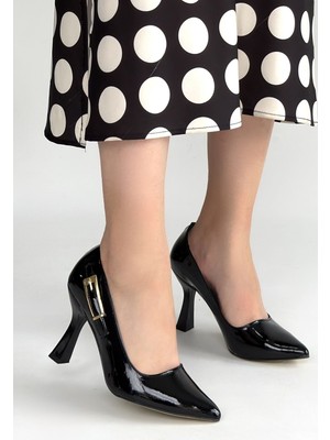 Alfaze Siyah Rugan Sivri Burun Topuklu Ayakkabı Topuk Boyu 8,5 cm