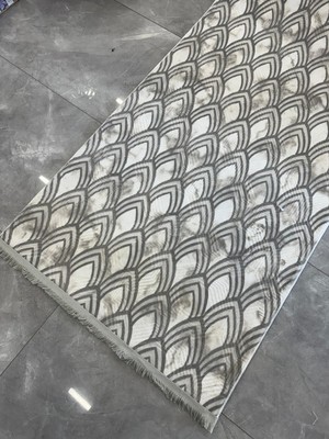 Dinarsu Halı Dinarsu Embos Halı Diamond Açık Gri Kaymaz Taban Yolluk Makinede Yıkanabilir Halı Gri Spor Saçaklı