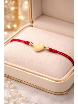 Banum Luxury Sade ve Zarif Kırmızı Ipli Altın Renk Kalp Temali Bileklik