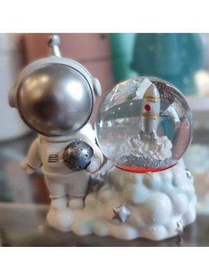 Ada Çanta Kırtasiye Astronot Figürlü Küçük Boy Işıklı Kar Küresi (8 Cm* 10 Cm) AD66149