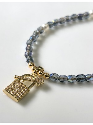 Thinblack Kolye – Zirkon Taşlı Kilit Anahtar Figürlü, Buz Mavisi Kristal Boncuklu – Inci Black