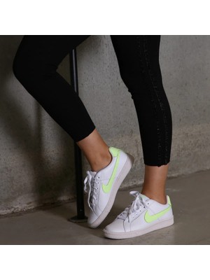 Nike Court Royale Beyaz Günlük Ayakkabı 749867-121 (Dar Kalıptır1 Beden Büyük Alınız)