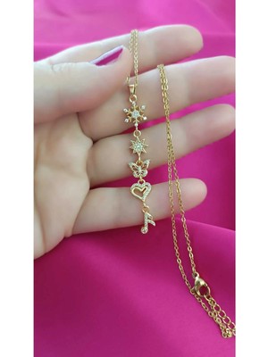 Shop Zarif Çoklu Figür Detaylı Altın Renk Çelik Kolye – Yıldız, Kalp ve Anahtar Uçlu Şık