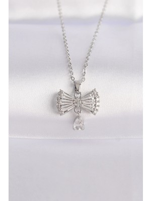 Aylina Mey Ithalat® 316L Çelik Zincir Gümüş Renk Zirkon Taşlı Kalp Detay Fiyonk Kolye