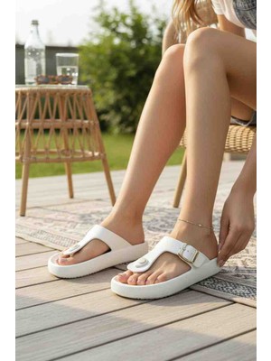 Moda Fiesta Kadın Beyaz Tokalı Parmak Arası Terlik | Kalın Taban Ortopedik Günlük Terlik