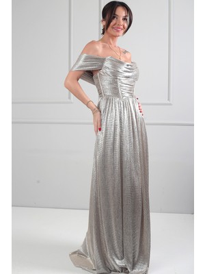 By Saygı Kadın Degaje Yaka Balenli Astarlı Geniş Beden Aralıklı Pileli Uzun Elbise