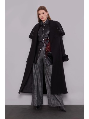 Levidor Siyah Pelerin Detaylı Kaban