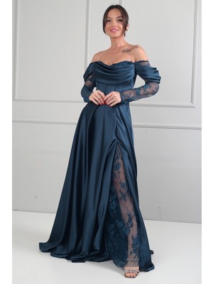 By Saygı Kadın Kayık Drapeli Yaka Astarlı Dantel Detaylı Geniş Beden Aralıklı Uzun Saten Elbise