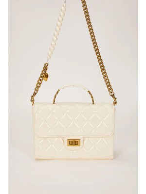 Levidor Beyaz Inci ve Kalp Aksesuar Detaylı Omuz Çantası