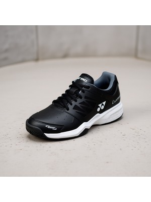 Yonex Lumio 3 Erkek Tenis Ayakkabı Siyah Dayanıklı Taban ve Nefes Alabilir Malzeme ile 44,5 Numarada