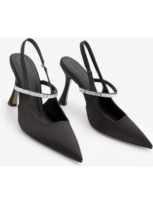 Marjin Kadın Stiletto Sivri Burun Bantlı Taşlı Arkası Açık Atkılı Topuklu Ayakkabı Lovan Siyah Saten