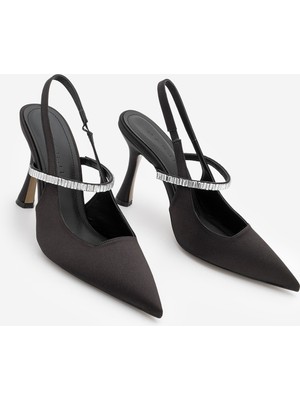 Marjin Kadın Stiletto Sivri Burun Bantlı Taşlı Arkası Açık Atkılı Topuklu Ayakkabı Lovan Siyah Saten