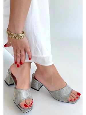 Erbilden Luart Platin Simli Topuklu Terlik