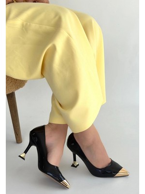 Erbilden Artem Siyah Rugan Topuklu Ayakkabı