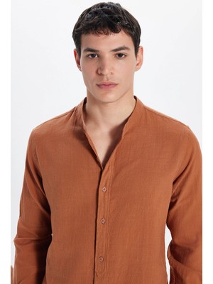 Tudors Erkek Slim Fit Dar Kesim Uzun Kollu %100 Pamuk Keten Doku Hakim Yaka Kiremit Renk Gömlek