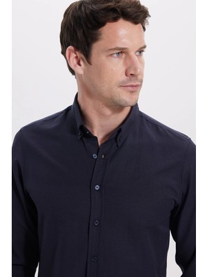 Tudors Erkek Slim Fit Dar Kesim Uzun Kollu Pamuklu Oxford Doku Kolay Ütü Lacivert Düğmeli Yaka Gömlek