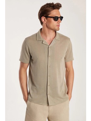 Tudors Erkek Slim Fit Örme Kumaş Apaş Yaka Rahat Kullanım Kısa Kol Bej Gömlek
