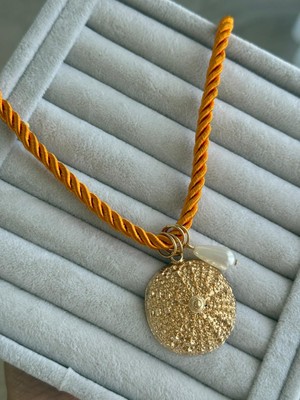 İrem Yıldız Gold Uçlu Turuncu Halat Kolye