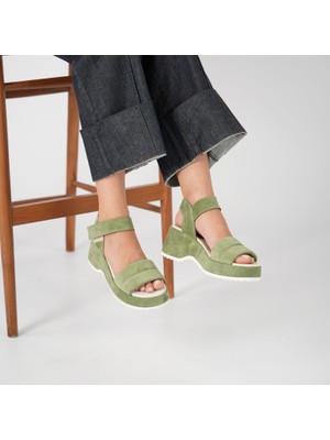 Ametist Hera Yeşil Süet Dolgu Topuk Sandalet