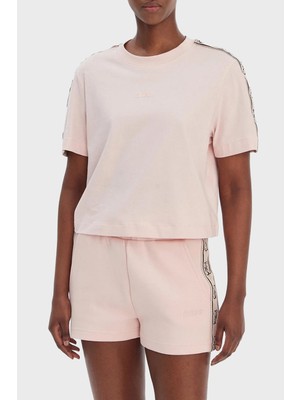 Guess Britney Logolu Pamuklu Boxy Fit Bisiklet Yaka T Shirt V3RI08I3Z14 Bayan T Shirt V3RI08 I3Z14 G67B